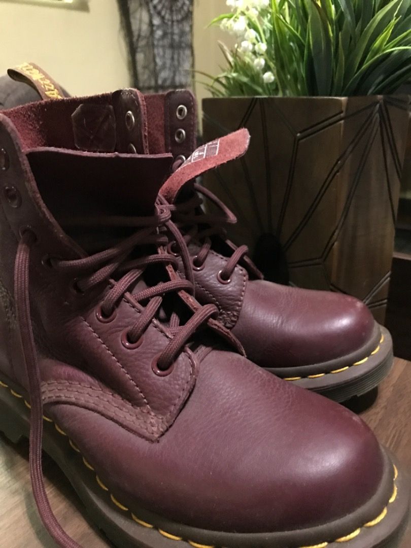 DR MARTENS MAROON LEATHER BOOTS ORIGINAL (Category: Boots) located in General Santos City (Dadiangas). Submitted by davidkr1 (Listing ID 1316516798, Image 1). Description: Dr.martens bought from Davao dr martens branch on 2017-2018 Pre-loved item 💯 original Good for streetwear .