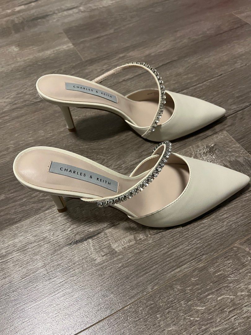 Heels (Category: Shoes) located in Mississauga. Submitted by dianajyn (Listing ID 1316452893, Image 1). Description: Size 5.