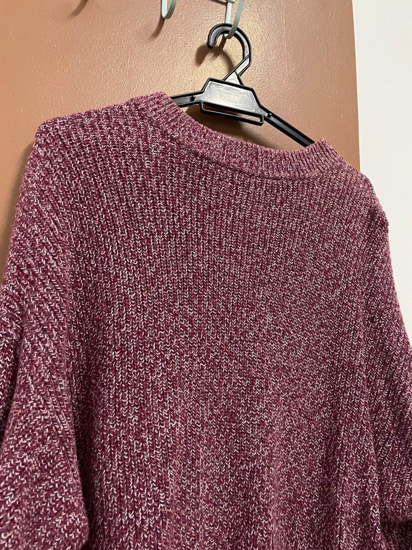 Knitwear baggy maroon (Category: Coats, Jackets and Outerwear) located in Muar. Submitted by tnbsebelahrumah (Listing ID 1316594845, Image 1). Description: Knitwear baggy Saiz m.