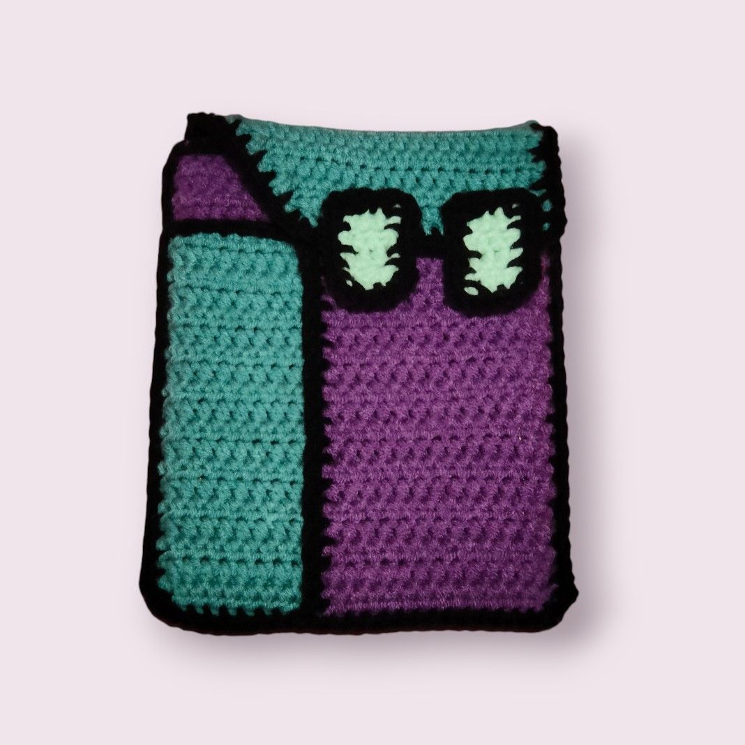 Kobo E-reader Pouch (Category: Handmade Craft) located in Singapore. Submitted by loopiepuu (Listing ID 1316615964, Image 1). Description: Can fit Kobo Clara 2E, Kobo Clara BW and Kobo Clara Color. If your device is the same size as these models it can probably fit into this pouch! There may be a slight color difference due to lighting! tags: #kobo #clara2e #clarabw #claracolor #e-reader.