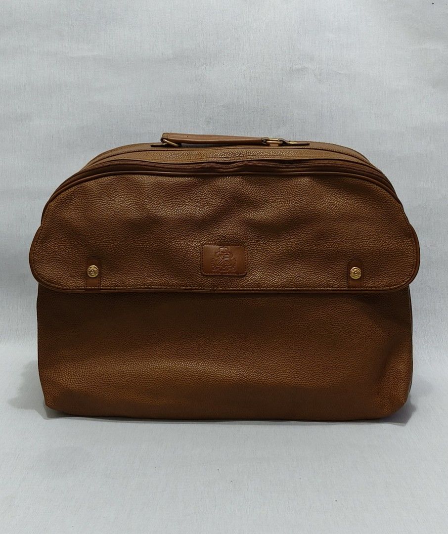 Leather Hand Carry Travel Bag (Category: Luxury Bags & Wallets) located in Baguio. Submitted by PreiLoveMaria (Listing ID 1316494434, Image 1). Description: Leather Hand Carry Travel Bag Very good used condition H: 13c L: 18" D: 7" Very Spacious Kindly check the Detailed photos Shipping via J&T only No COD and COP Item is from Japan Surplus.