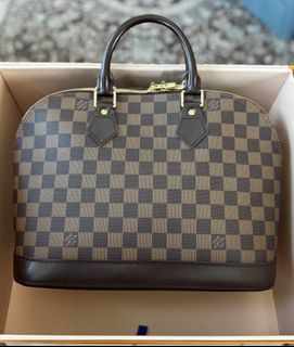 (Category: ) located in . Submitted by danishhakimwardrobe (Listing ID 1316614438, Image 1). Description: .
