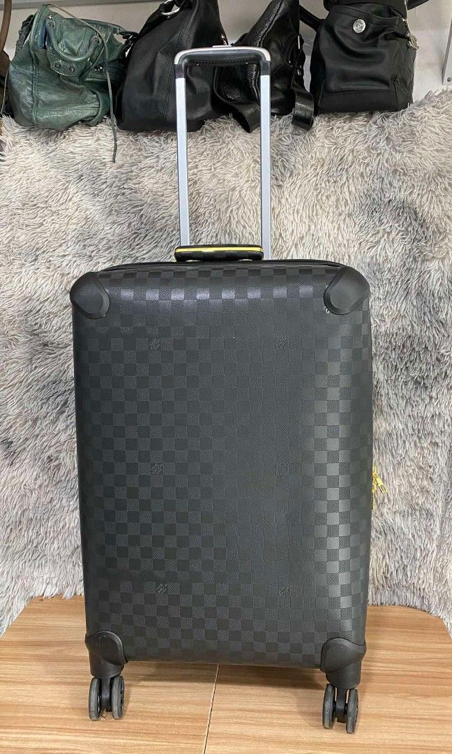 LV luggage (Category: Luxury Bags & Wallets) located in General Santos City (Dadiangas). Submitted by braverabbit.67 (Listing ID 1316592766, Image 1). Description: MabiliS ma SOLD‼️😭 UNAHAN nlang mga Madam LIMITED ONHAND 🥹 "Medium size".