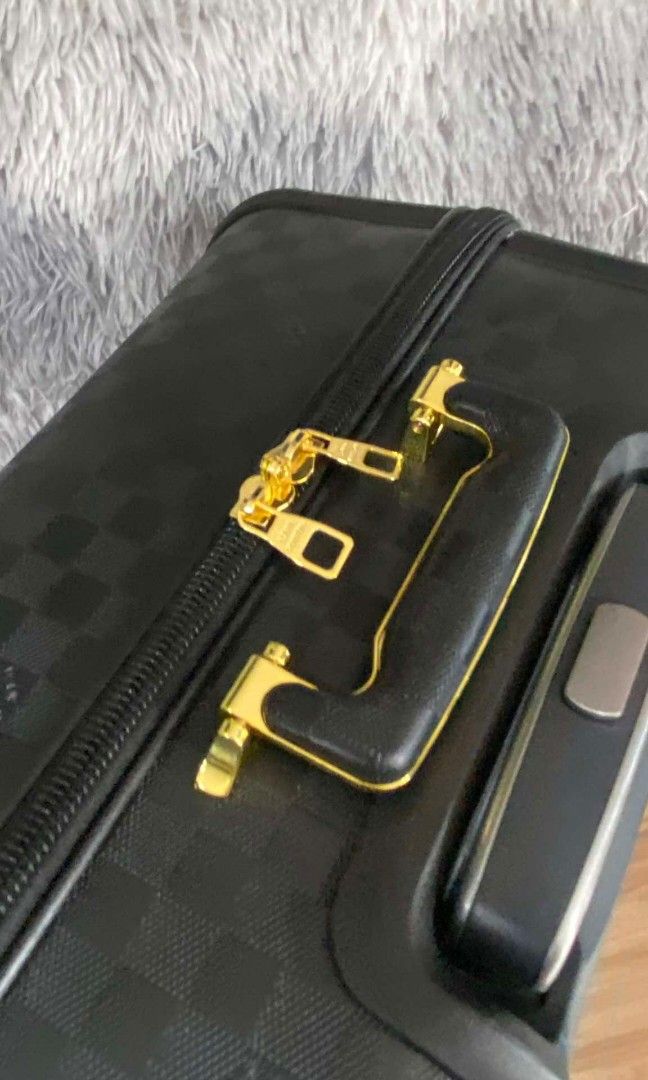 LV luggage (Category: Luxury Bags & Wallets) located in General Santos City (Dadiangas). Submitted by braverabbit.67 (Listing ID 1316592766, Image 3). Description: MabiliS ma SOLD‼️😭 UNAHAN nlang mga Madam LIMITED ONHAND 🥹 "Medium size".