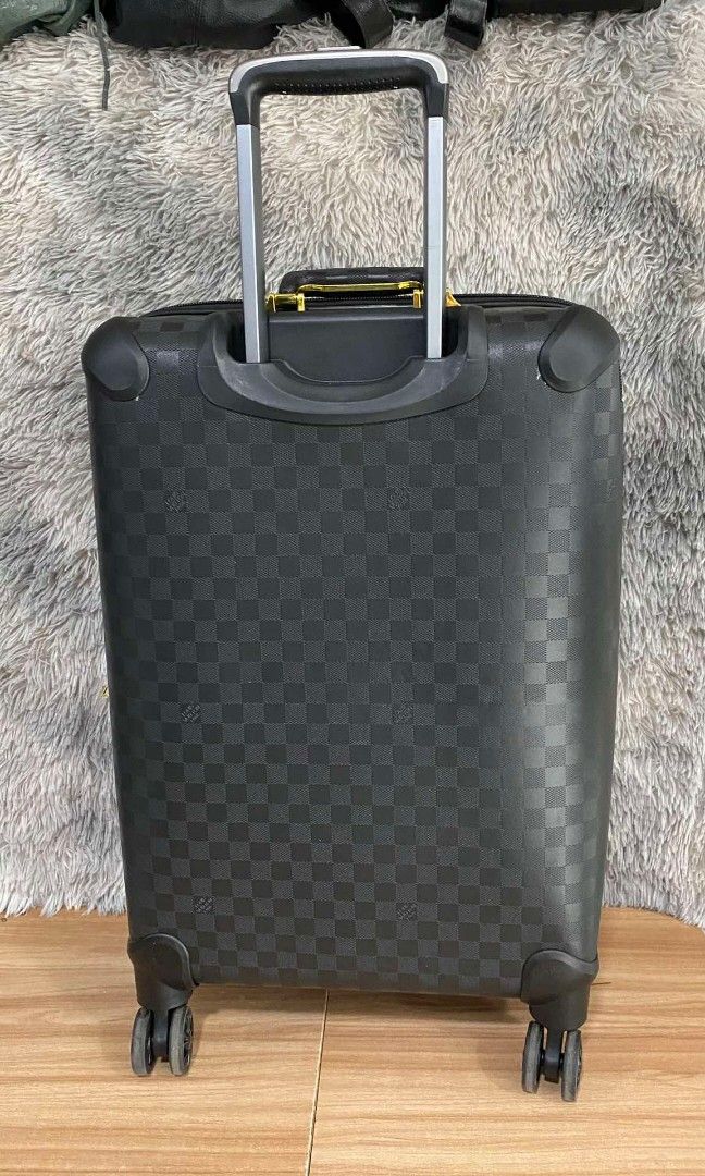 LV luggage (Category: Luxury Bags & Wallets) located in General Santos City (Dadiangas). Submitted by braverabbit.67 (Listing ID 1316592766, Image 2). Description: MabiliS ma SOLD‼️😭 UNAHAN nlang mga Madam LIMITED ONHAND 🥹 "Medium size".