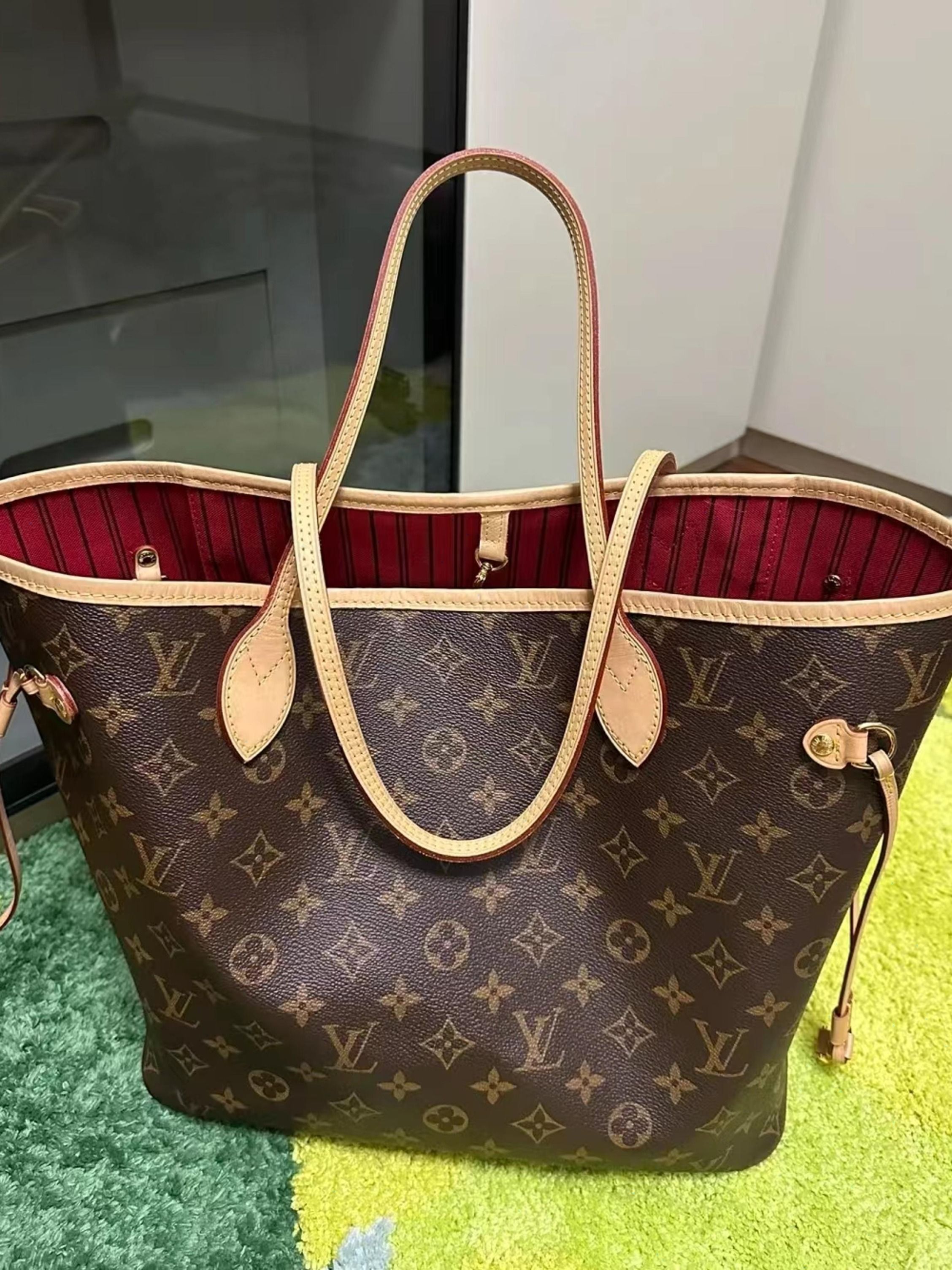 lv neverfull medium size
