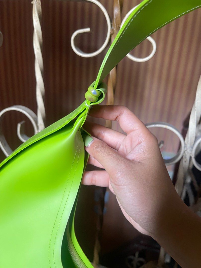 Mango PVC bag (Category: Luxury Bags & Wallets) located in Pasig City. Submitted by bettinab27 (Listing ID 1316508856, Image 3). Description: pvc material, super cute for beach trips.