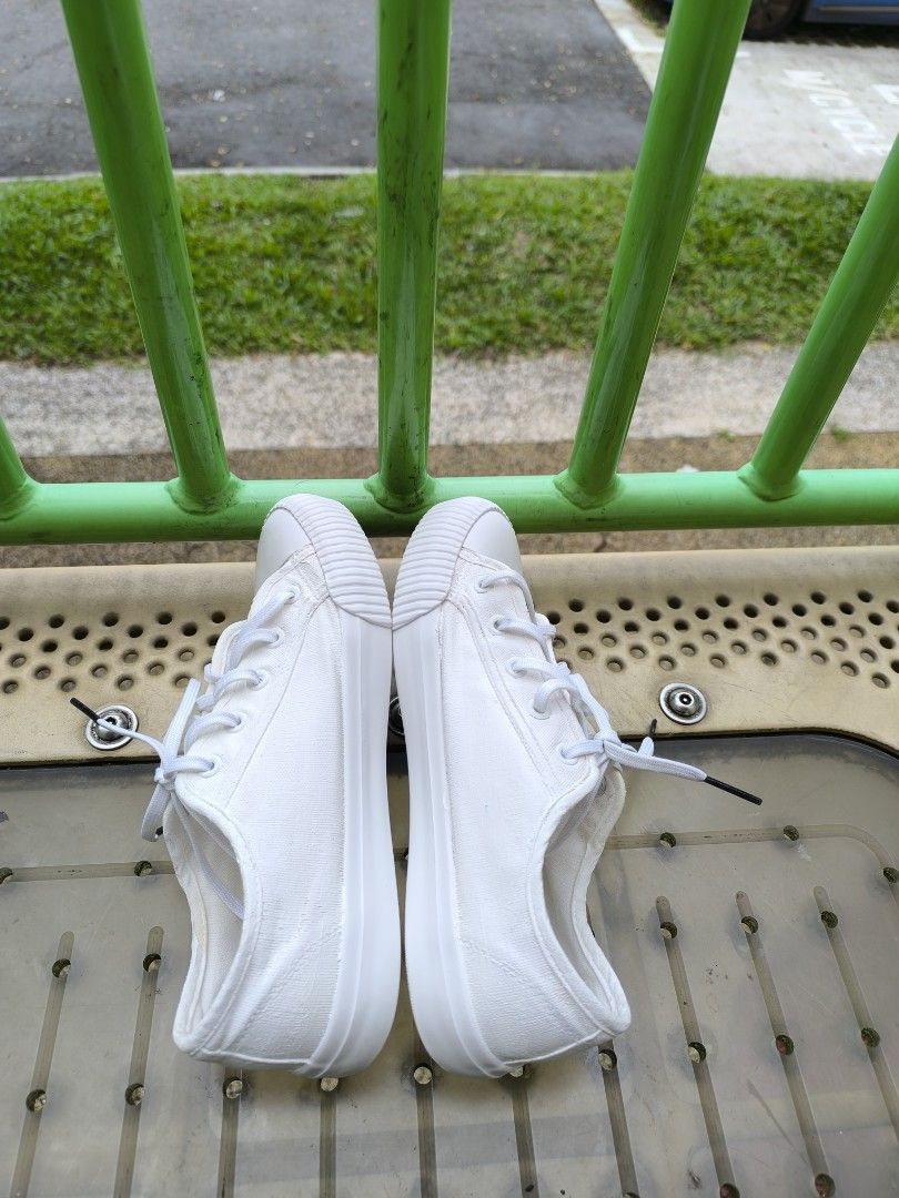 MOVE White Canvas Shoes US Size 9 Men s Fashion Footwear Sneakers on Carousell