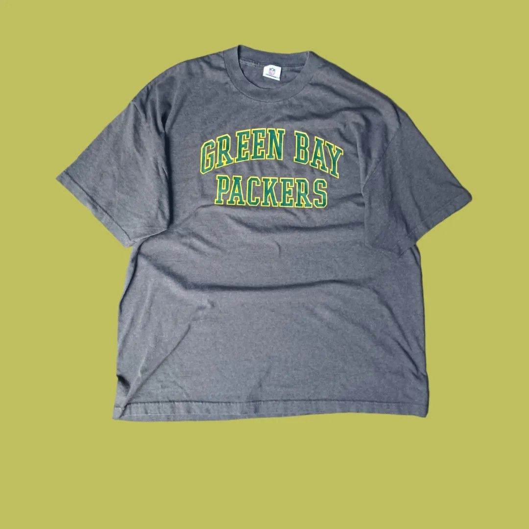 NFL T-SHIRT (Category: Tshirts & Polo Shirts ) located in Makati City. Submitted by niko_berto (Listing ID 1316448985, Image 1). Description: NFL GREEN PACKERS VERY GOOD CONDITION SIZE L TO XL.