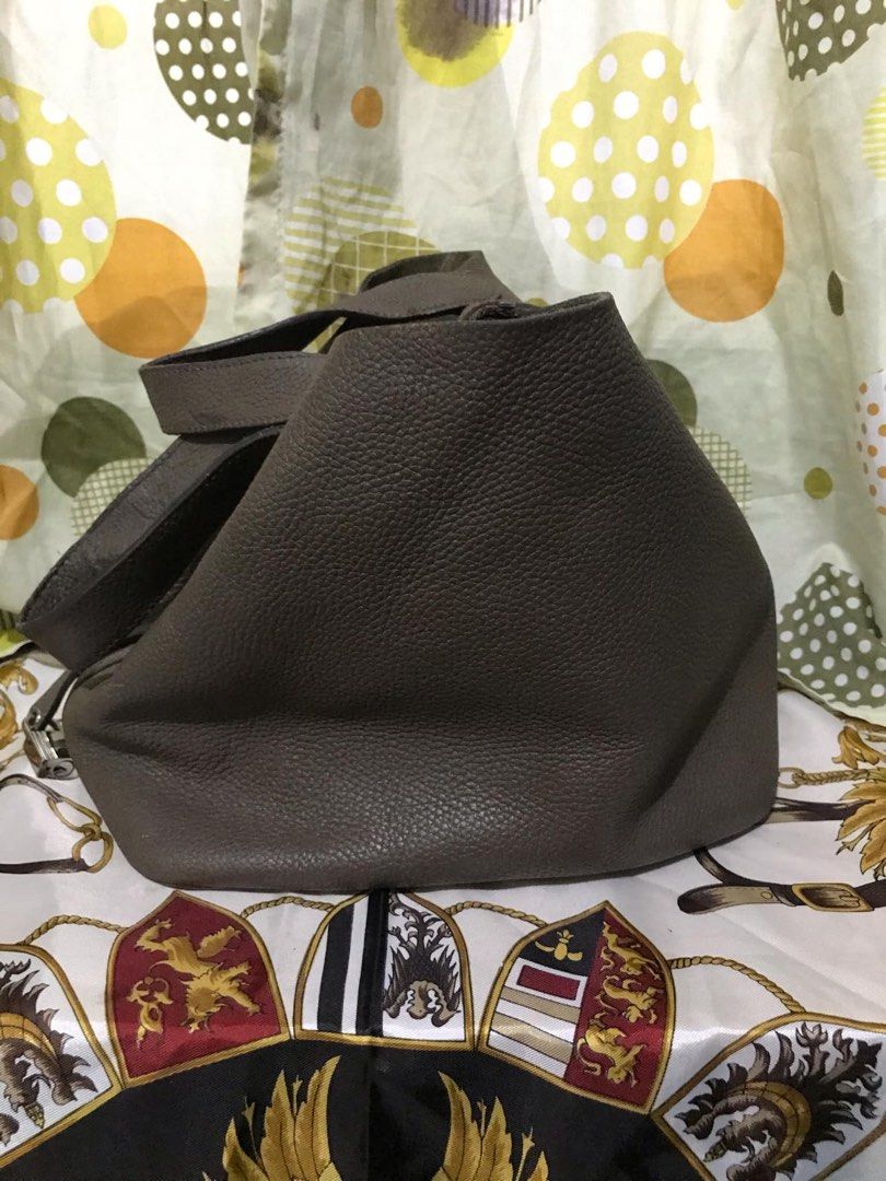 Hermes Picotin 22 cm (Category: Luxury Bags & Wallets) located in Caloocan City. Submitted by bingsky312 (Listing ID 1316566699, Image 2). Description: 22cm picotin Sign of use sa handle Good condition Missing key nakakabit padlock.