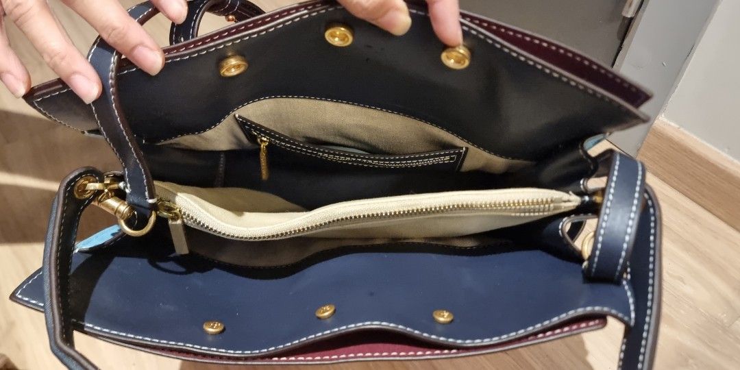 Tory Burch Bag (Category: Tote Bags) located in Singapore. Submitted by crash (Listing ID 1316537151, Image 2). Description: Tory Burch Tote bag with 3 compartments. Slight defects on pic 4 Selling as is..