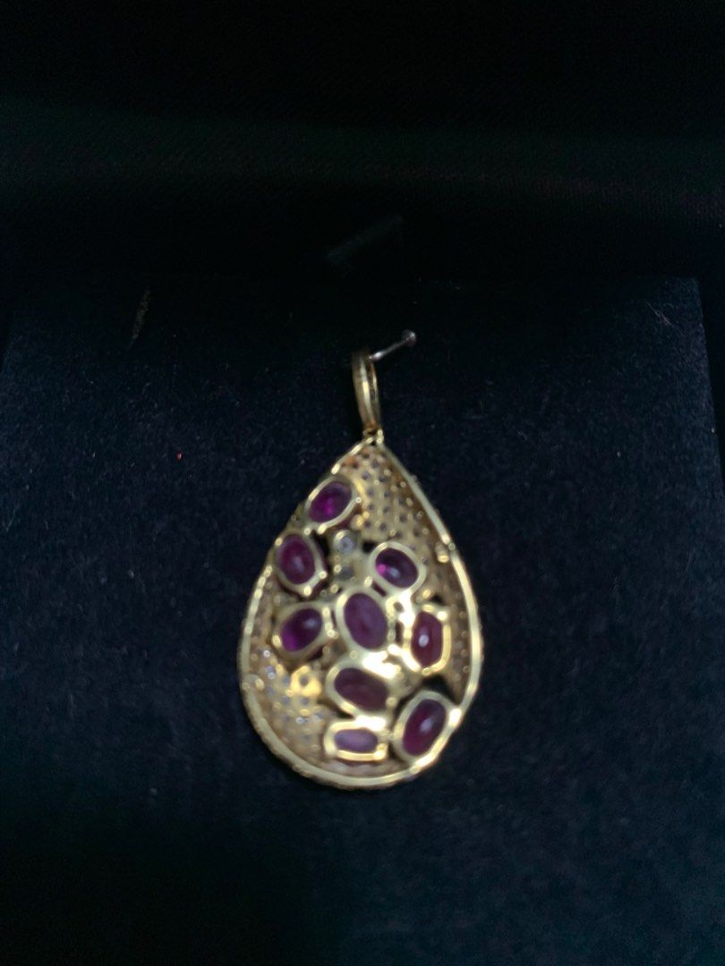 Ruby Diamond Pendant (Category: Necklaces) located in Singapore. Submitted by cgreen (Listing ID 1316501310, Image 2). Description: Ruby 3.41 ct Diamonds -1.09 ct 18 K 2.85g.