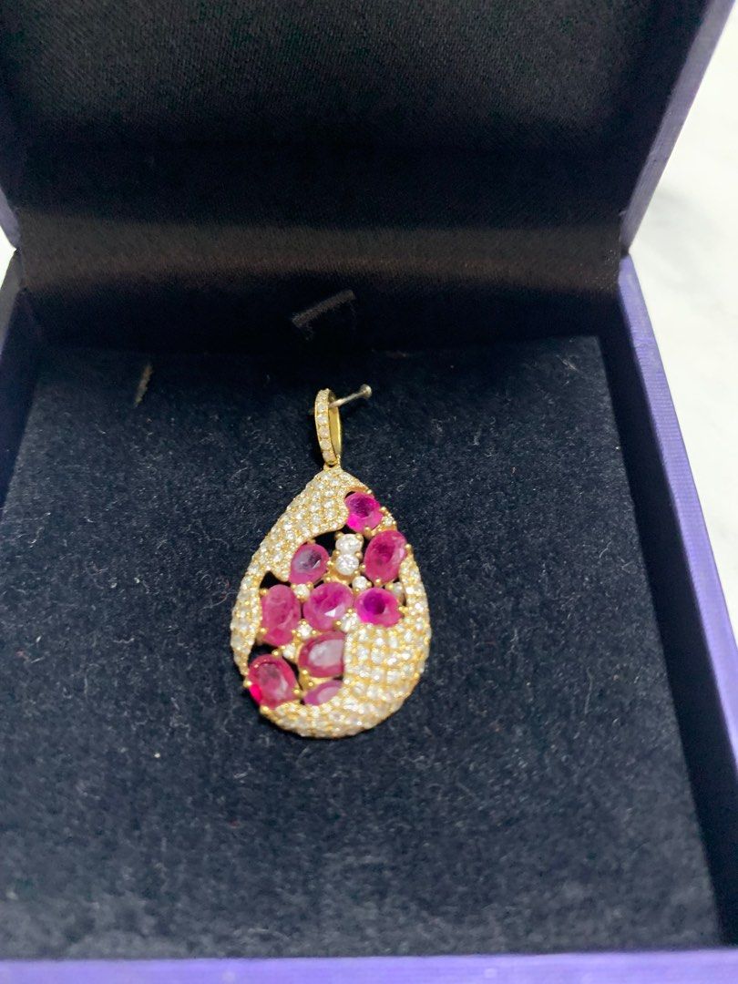Ruby Diamond Pendant (Category: Necklaces) located in Singapore. Submitted by cgreen (Listing ID 1316501310, Image 1). Description: Ruby 3.41 ct Diamonds -1.09 ct 18 K 2.85g.