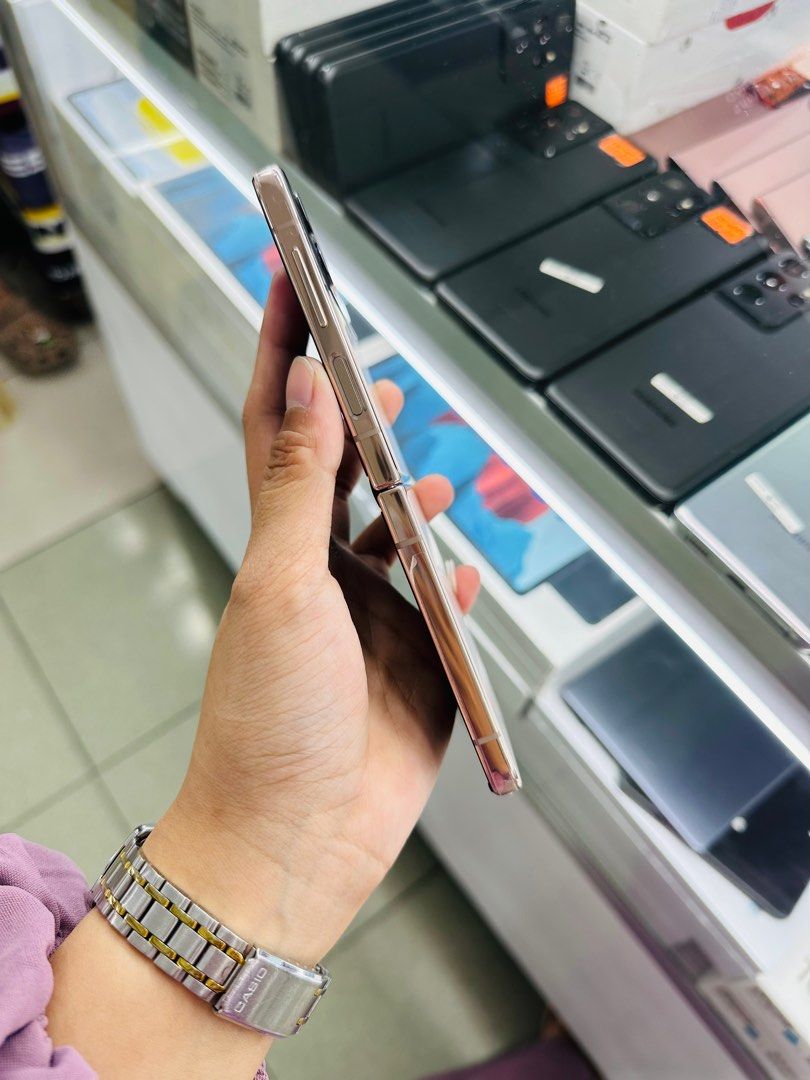 Samsung Z Flip 4 8/256gb Openline (Category: Samsung) located in San Juan City. Submitted by ainahgadgetsshop (Listing ID 1316566962, Image 2). Description: FOR SALE | TRADE / SWAP PASS SA MGA SCAMMERS / THIRD PARTY (RFS: Buy and Sell) SAMSUNG Z FLIP 4 OPENLINE ⬇️DETAILS⬇️ •8/256 GB (Other storage is also available) •Openline (Other Variant is also available but different price) •Rosegold (Other color is also available but price may vary) •NTC Ap