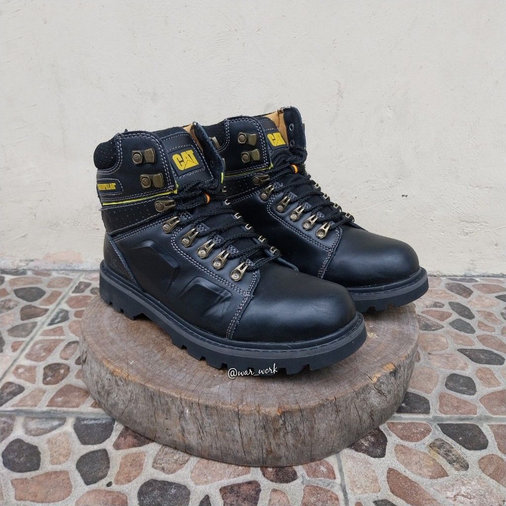 Sepatu boots caterpillar martin work shoes bukan safety Fesyen Pria Sepatu Sepatu Boot di Carousell