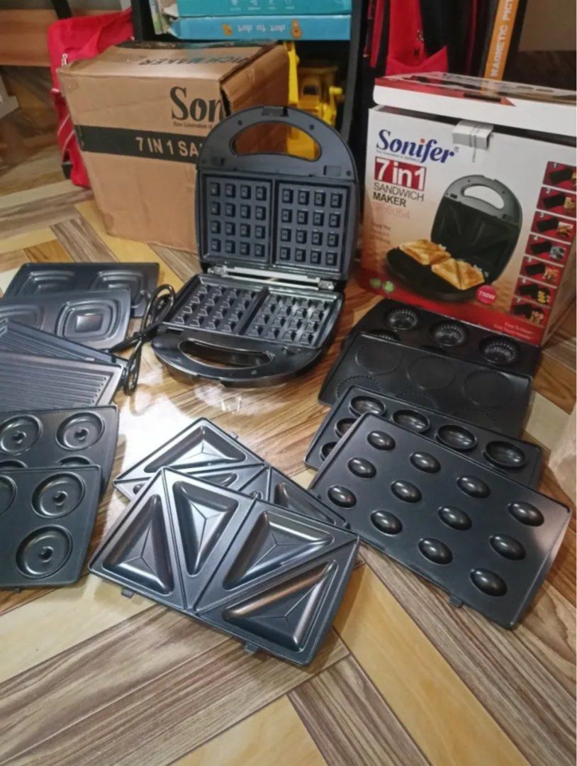 Sonifer Sandwich Maker 7 in 1 (Category: Breadmakers) located in Makati City. Submitted by xandyloves (Listing ID 1316535816, Image 1). Description: Like new. Working No issue! With box .