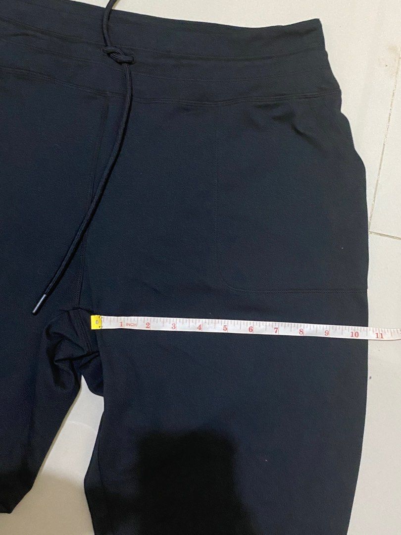 Stretchable light fit yoga pants/ jogger style for workout (Category: Other Bottoms) located in Manila. Submitted by seashellz_9 (Listing ID 1316484979, Image 2). Description: Stretchable! Very comfy pants for jogging/yoga/workout ✧*:.｡.With pockets ✧*:.｡.Best fit med to large frame ✧*:.｡. Waist: 30 - 33 ✧*:.｡.Length: 36 .