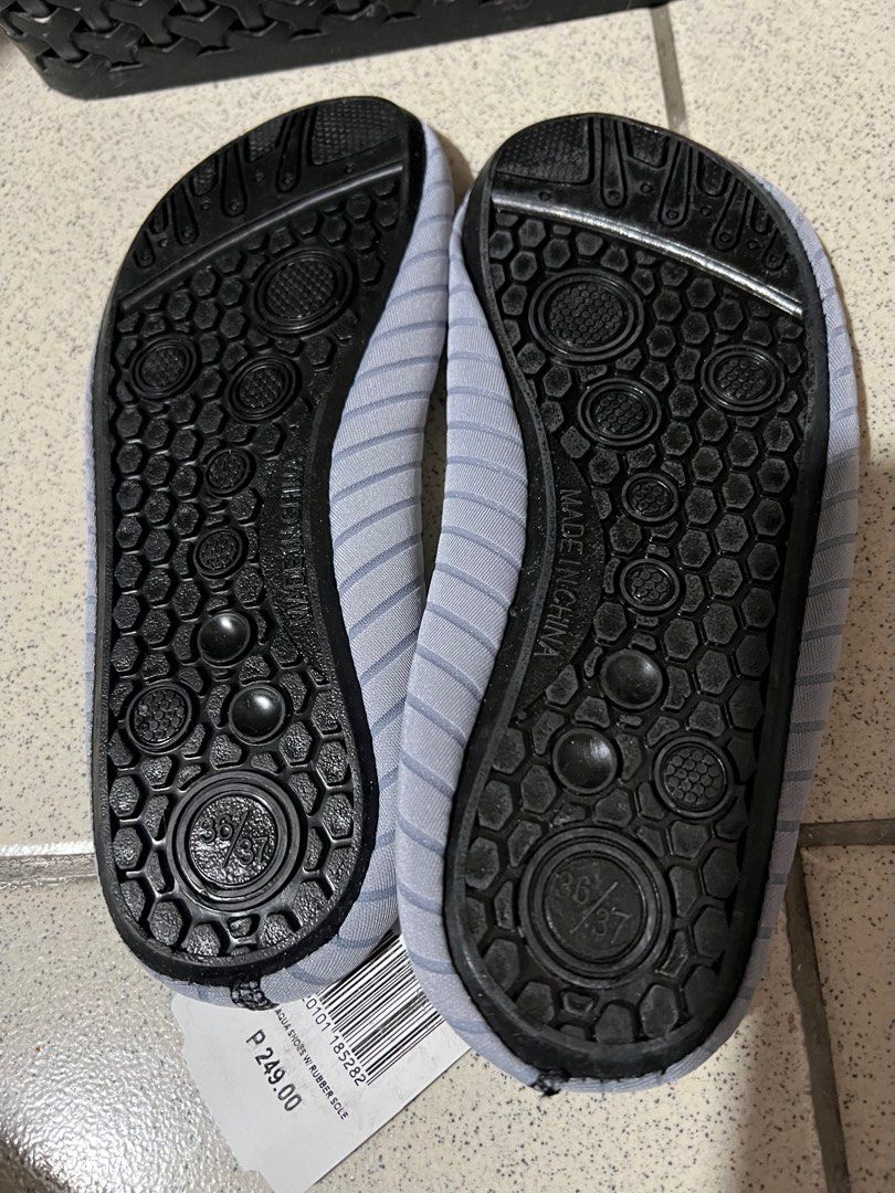 Swim Shoes (Category: Babies & Kids Fashion) located in San Mateo. Submitted by junked (Listing ID 1316450363, Image 2). Description: Bought and never got to use.