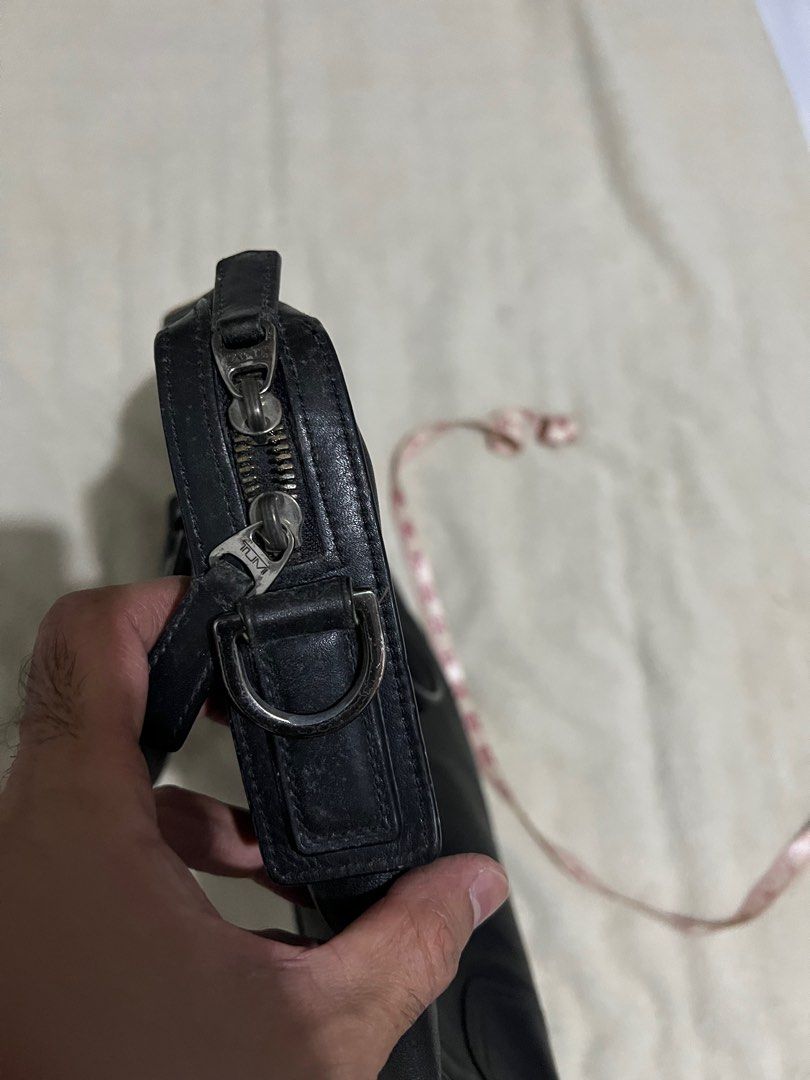 TUMI( leather) (Category: Briefcases) located in Santa Maria. Submitted by jeshtine (Listing ID 1316548427, Image 3). Description: .