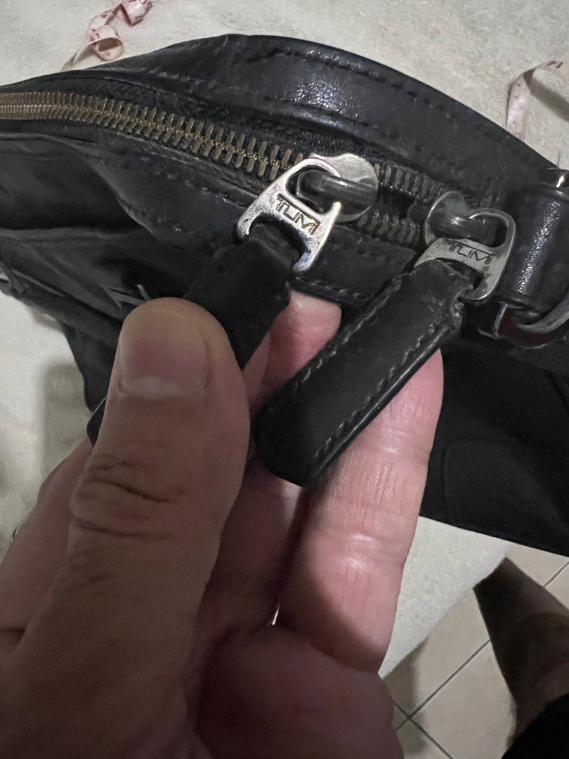 TUMI( leather) (Category: Briefcases) located in Santa Maria. Submitted by jeshtine (Listing ID 1316548427, Image 2). Description: .