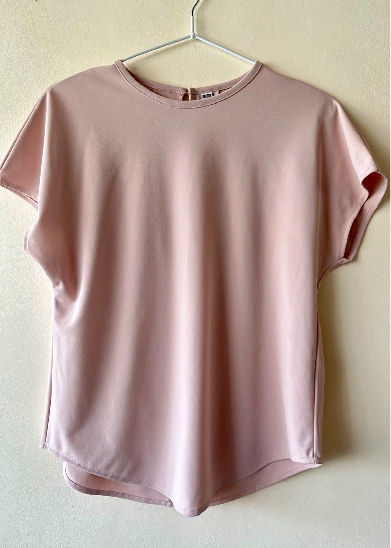 UNIQLO Small (Category: Blouses) located in Mariveles. Submitted by declutterq123 (Listing ID 1316610831, Image 2). Description: Size S/ LIKE NEW with washable dirt(see pic) •MINE basis only! •STRICTLY mine now, pay now (Payment after invoice) •NO rush shipping •LP Posted •NO COD/COP , Payment first only! •Shipping via flash/j&t. ( no sco) •SF c/o buyer •joyminers/bogus buyers will be posted Please note: ~Colors may vary due to lighting & your ph
