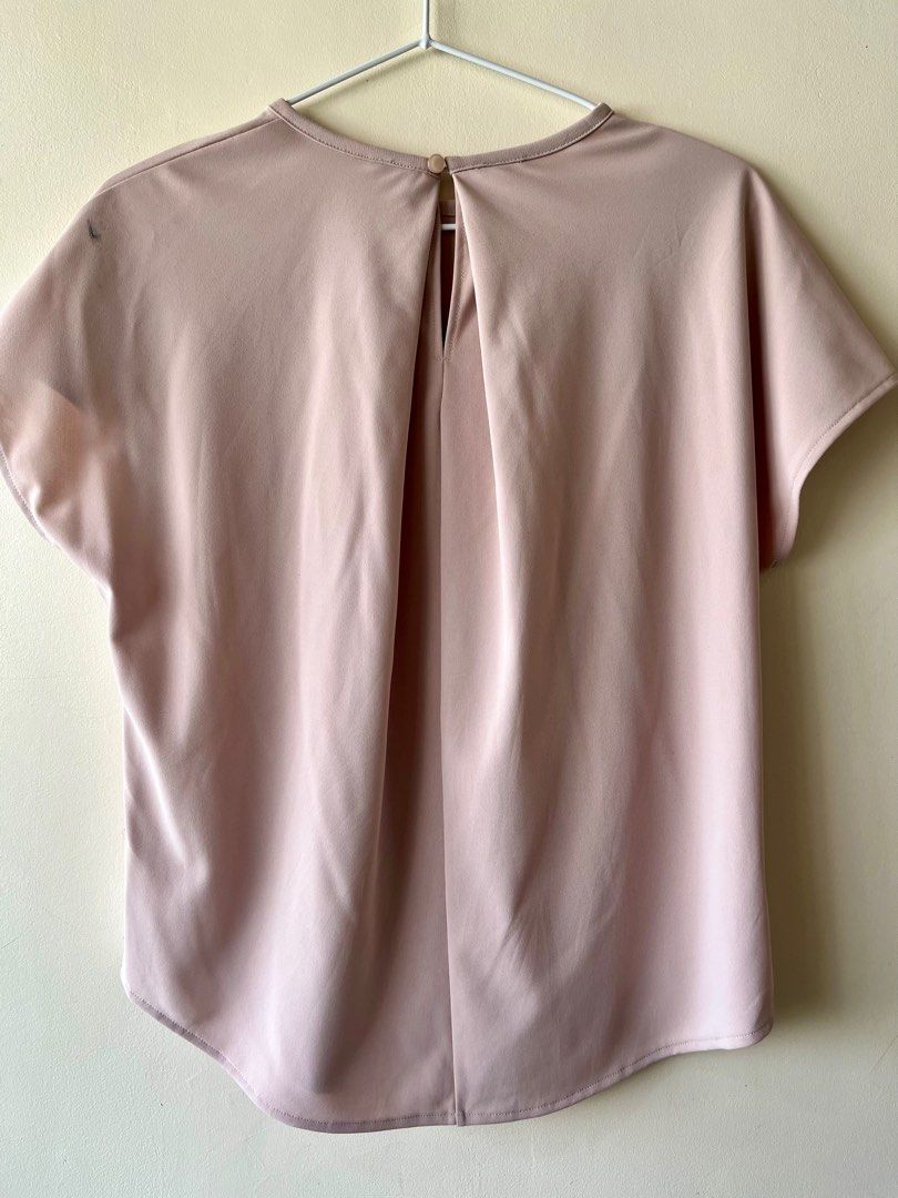 UNIQLO Small (Category: Blouses) located in Mariveles. Submitted by declutterq123 (Listing ID 1316610831, Image 3). Description: Size S/ LIKE NEW with washable dirt(see pic) •MINE basis only! •STRICTLY mine now, pay now (Payment after invoice) •NO rush shipping •LP Posted •NO COD/COP , Payment first only! •Shipping via flash/j&t. ( no sco) •SF c/o buyer •joyminers/bogus buyers will be posted Please note: ~Colors may vary due to lighting & your ph