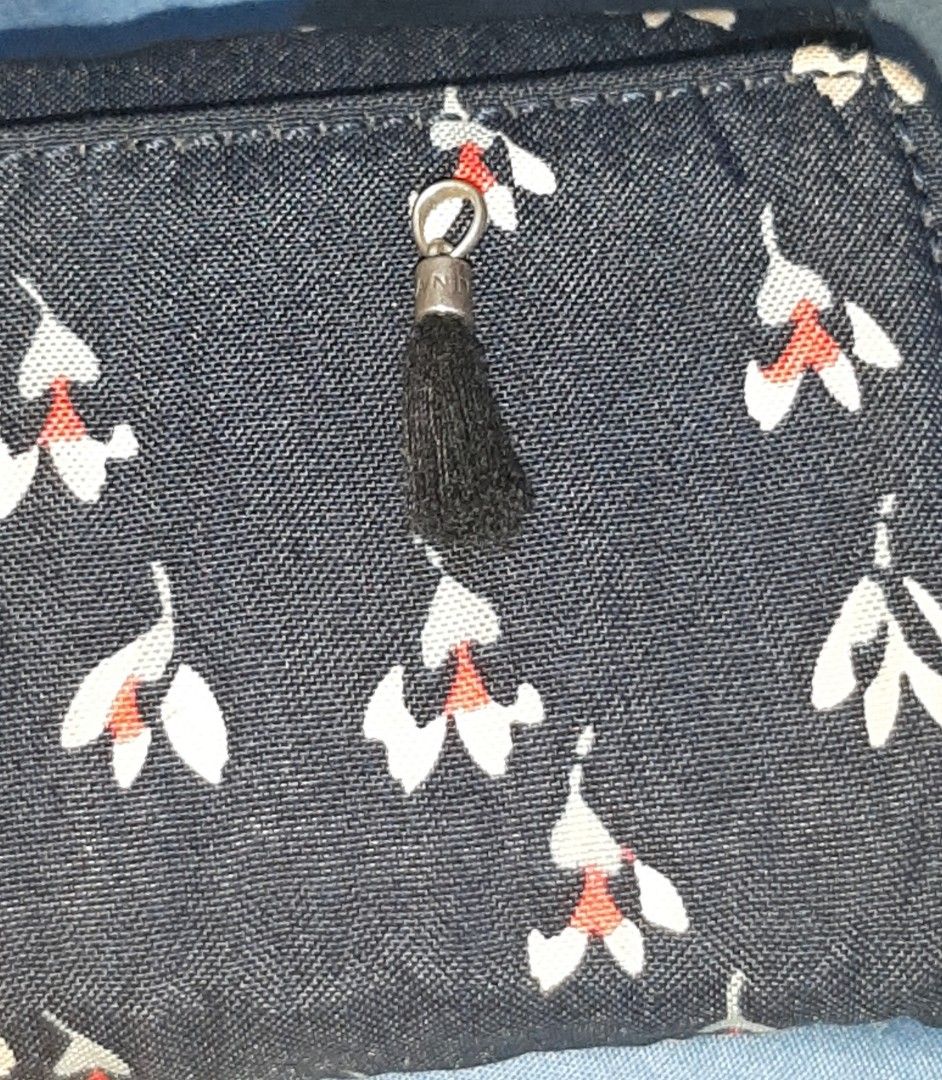 100% Original Pandora Tassel Black (Category: Charms) located in Taguig. Submitted by ilavdimple (Listing ID 1316770745, Image 3). Description: 100 % Original pandora black tassel Bought at SM Aura With S925 ALE mark Regular price 1990 Sale price 50% 995 Salling price 500.00 Almost new Sale item no pop up box,, box only and paperbag 100% legit.. Pwde palinis any pandora store,, madetect nmn nla yn if orig or not.. Open for meetup.. Freeshipping w