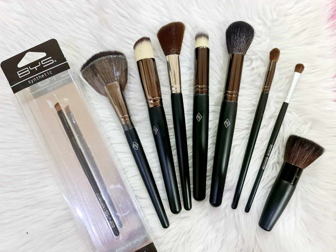 9pcs Aesthetic Black Make Up Brush Set (Category: Makeup) located in Quezon City. Submitted by floreskari78555 (Listing ID 1316695525, Image 2). Description: 9pcs Make Up Brush Set ❤️ 350php only‼️ Best seller High quality Aesthetic Black Handle❤️ Soft bristles Mall quality Dm to order📩 For sure buyers only.
