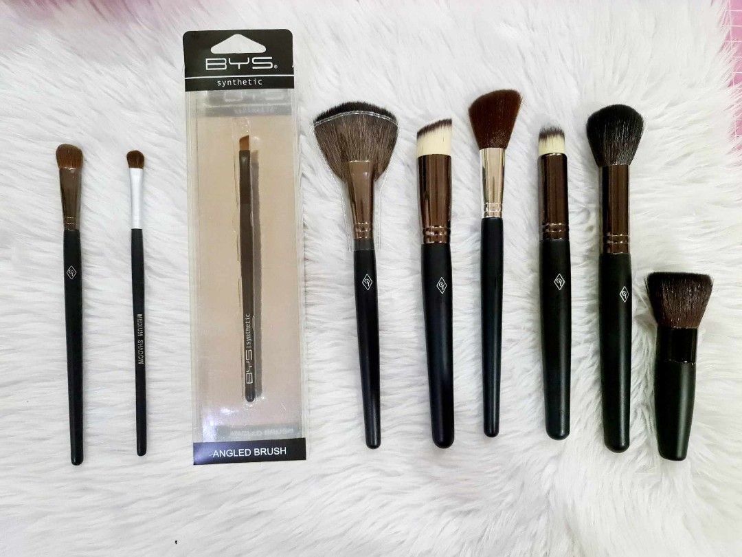 9pcs Aesthetic Black Make Up Brush Set (Category: Makeup) located in Quezon City. Submitted by floreskari78555 (Listing ID 1316695525, Image 1). Description: 9pcs Make Up Brush Set ❤️ 350php only‼️ Best seller High quality Aesthetic Black Handle❤️ Soft bristles Mall quality Dm to order📩 For sure buyers only.