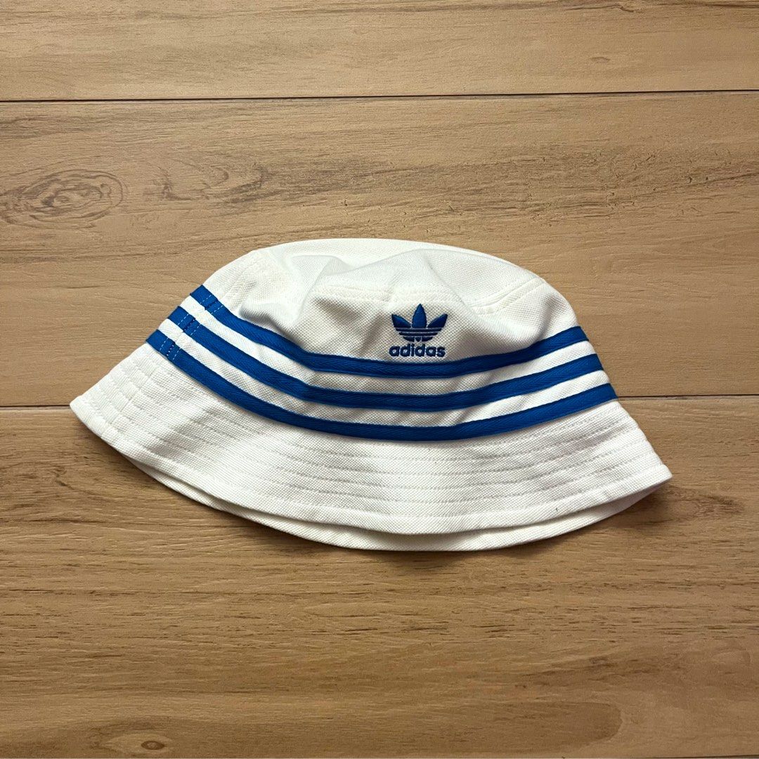 NOAH + adidas バケットハット ホワイト/ブルー NOAH + adidas バケットハット ホワイト/ブルー