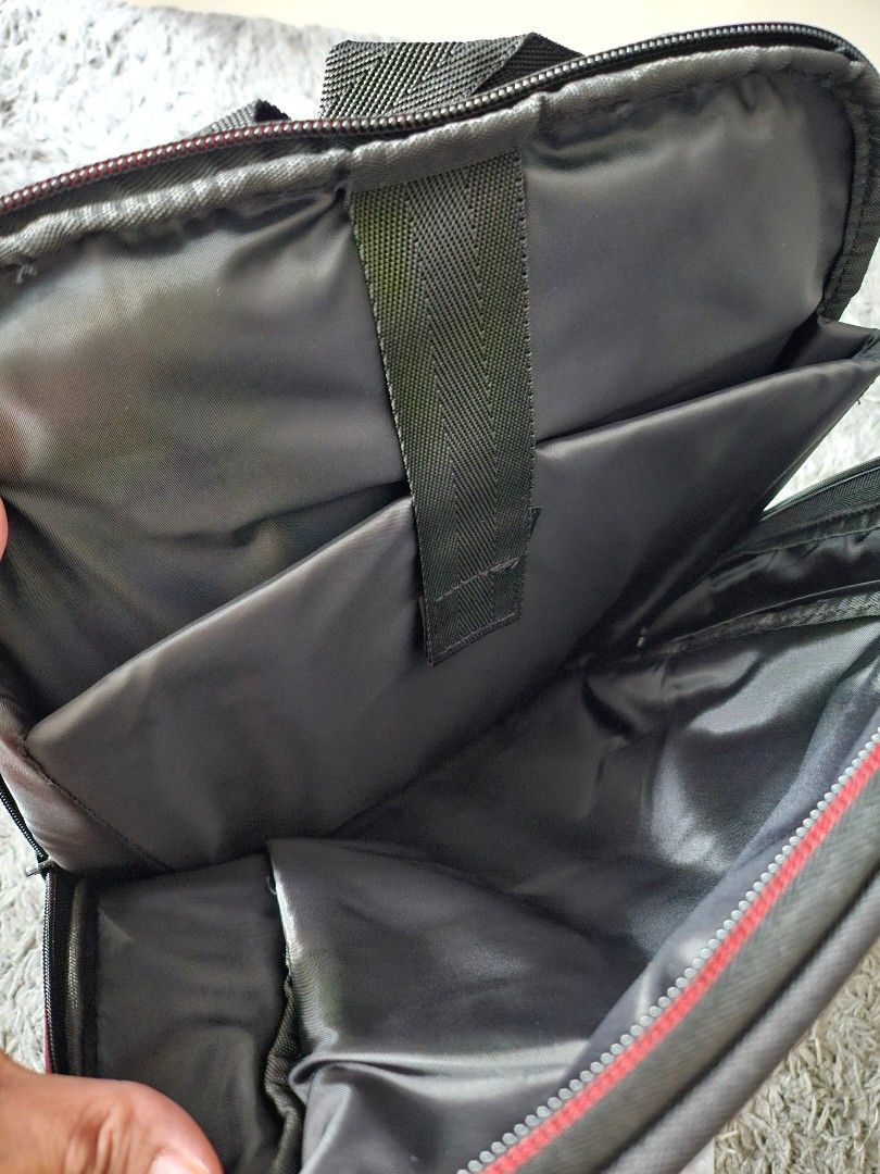 Asus laptop backpack (Category: Laptop Bags & Sleeves) located in Paranaque City. Submitted by hurlyshell (Listing ID 1316682748, Image 3). Description: selling low for Php 500/Brandnew Original price 1300 bpi/gcash Paranaque.