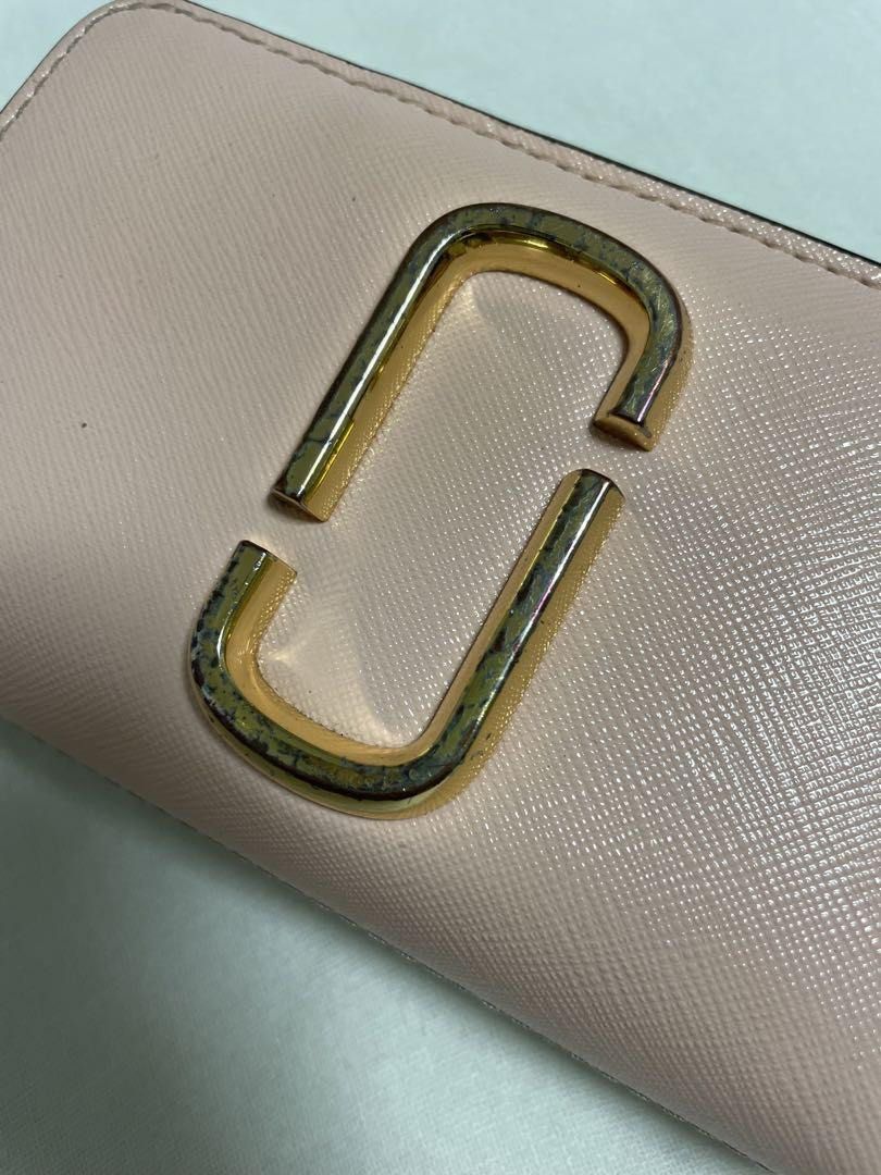Authentic Marc Jacobs snapshot compact wallet (Category: Luxury Bags & Wallets) located in Bacolod City. Submitted by judith1030 (Listing ID 1316700549, Image 2). Description: heavily used authentic not so good condition (rust, peeling, etc).