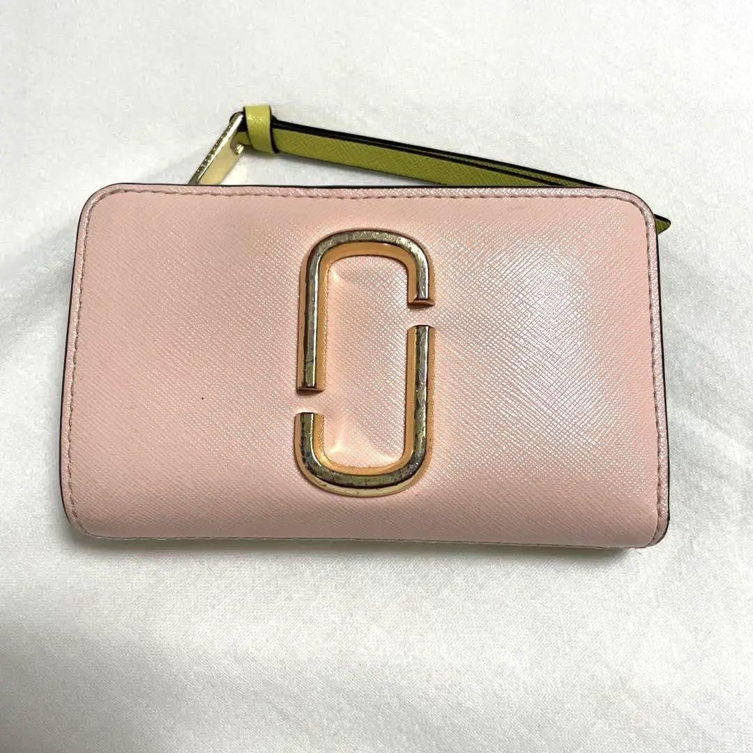 Authentic Marc Jacobs snapshot compact wallet (Category: Luxury Bags & Wallets) located in Bacolod City. Submitted by judith1030 (Listing ID 1316700549, Image 1). Description: heavily used authentic not so good condition (rust, peeling, etc).