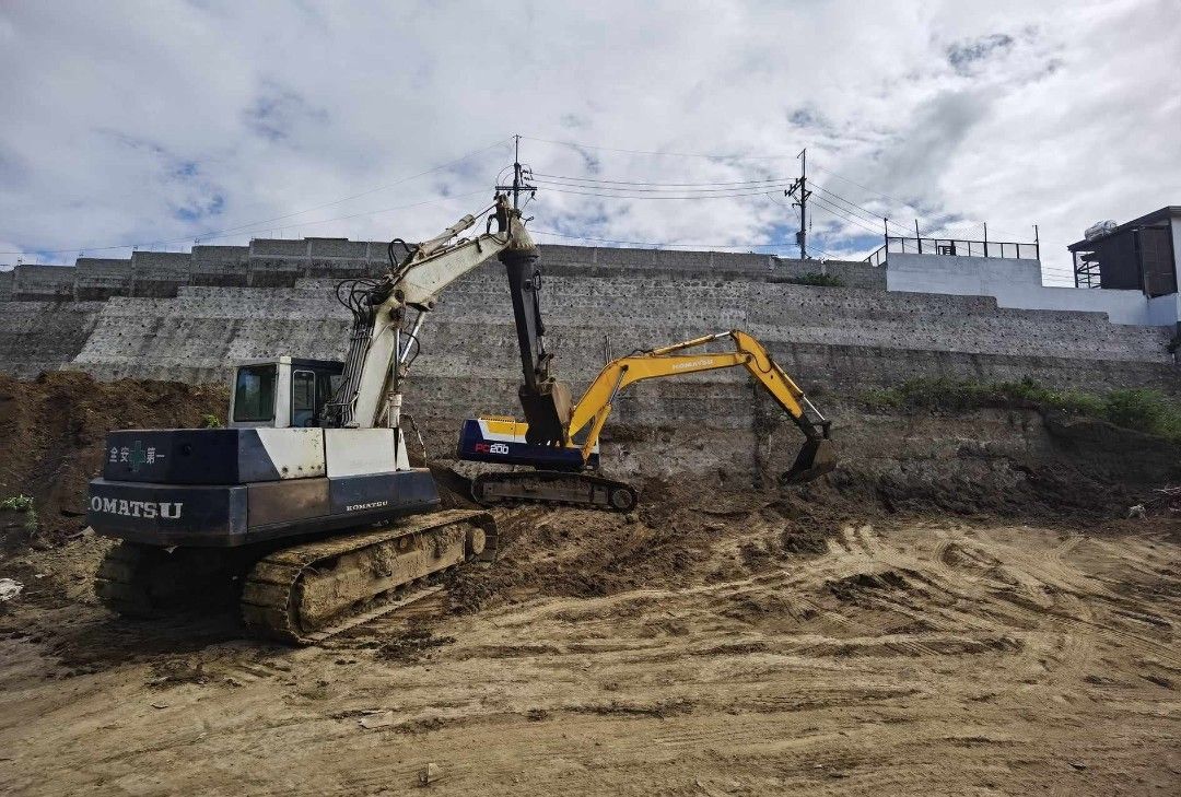 Trackhoe Rental Backhoe for Rent Excavator Rental 1/2 3/4 cubic meter Crawlertype ...