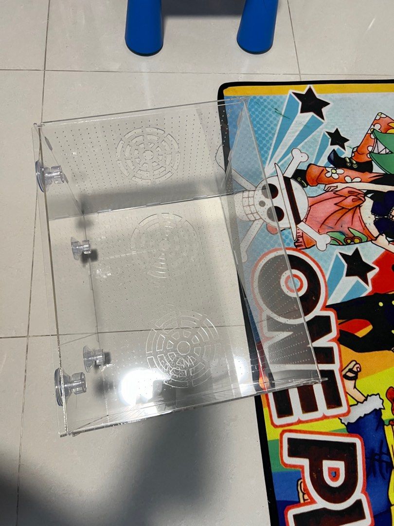 Breeding box (Category: Homes & Other Pet Accessories) located in Singapore. Submitted by lesliek84 (Listing ID 1316622913, Image 2). Description: 40cm by 30cm by 30cm breeding box.