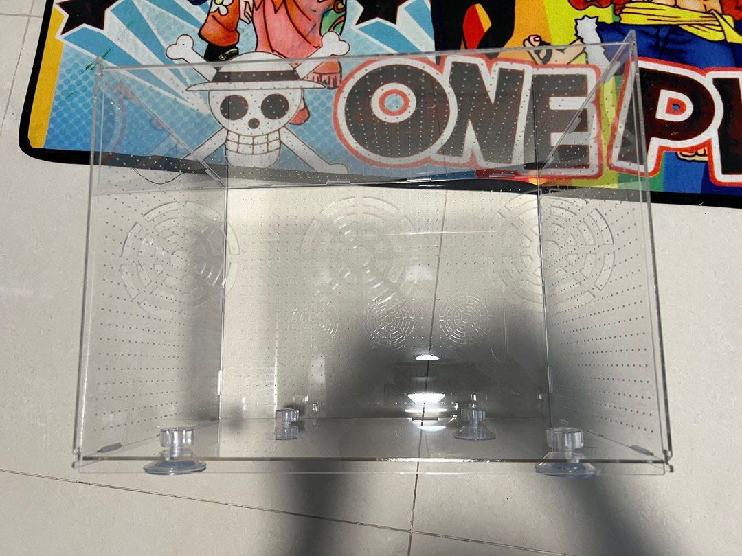 Breeding box (Category: Homes & Other Pet Accessories) located in Singapore. Submitted by lesliek84 (Listing ID 1316622913, Image 4). Description: 40cm by 30cm by 30cm breeding box.