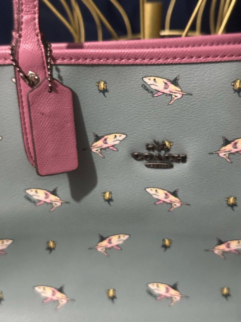 Coach - Class A (Category: Luxury Bags & Wallets) located in Mandaluyong City. Submitted by catchlo23 (Listing ID 1316797050, Image 3). Description: Like new only used once Not auth 500 lng po .
