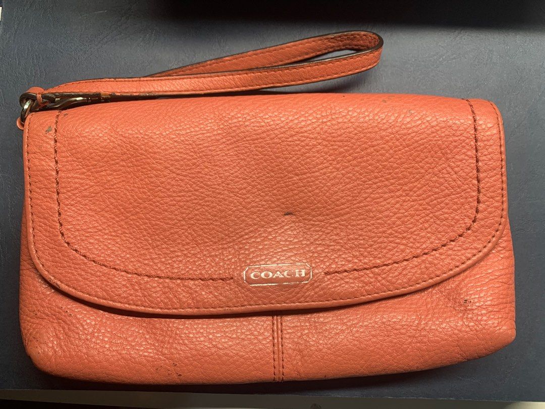 Coach Campbell Coral Wristlet (Category: Luxury Bags & Wallets) located in Las Pinas. Submitted by carou98933 (Listing ID 1316750925, Image 1). Description: Original Coach Campbell Wristlet.