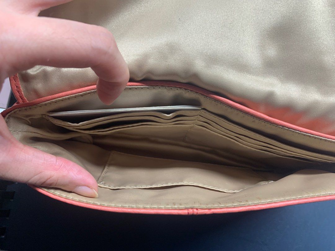 Coach Campbell Coral Wristlet (Category: Luxury Bags & Wallets) located in Las Pinas. Submitted by carou98933 (Listing ID 1316750925, Image 3). Description: Original Coach Campbell Wristlet.