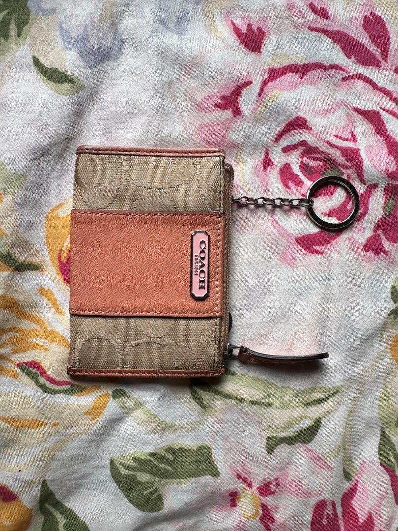 Coach coin pouch (Category: Wallets & Card holders) located in Kulim. Submitted by aquarius.moon (Listing ID 1316631211, Image 3). Description: Small coin or card holder, perfect for that late night visit to mamak.
