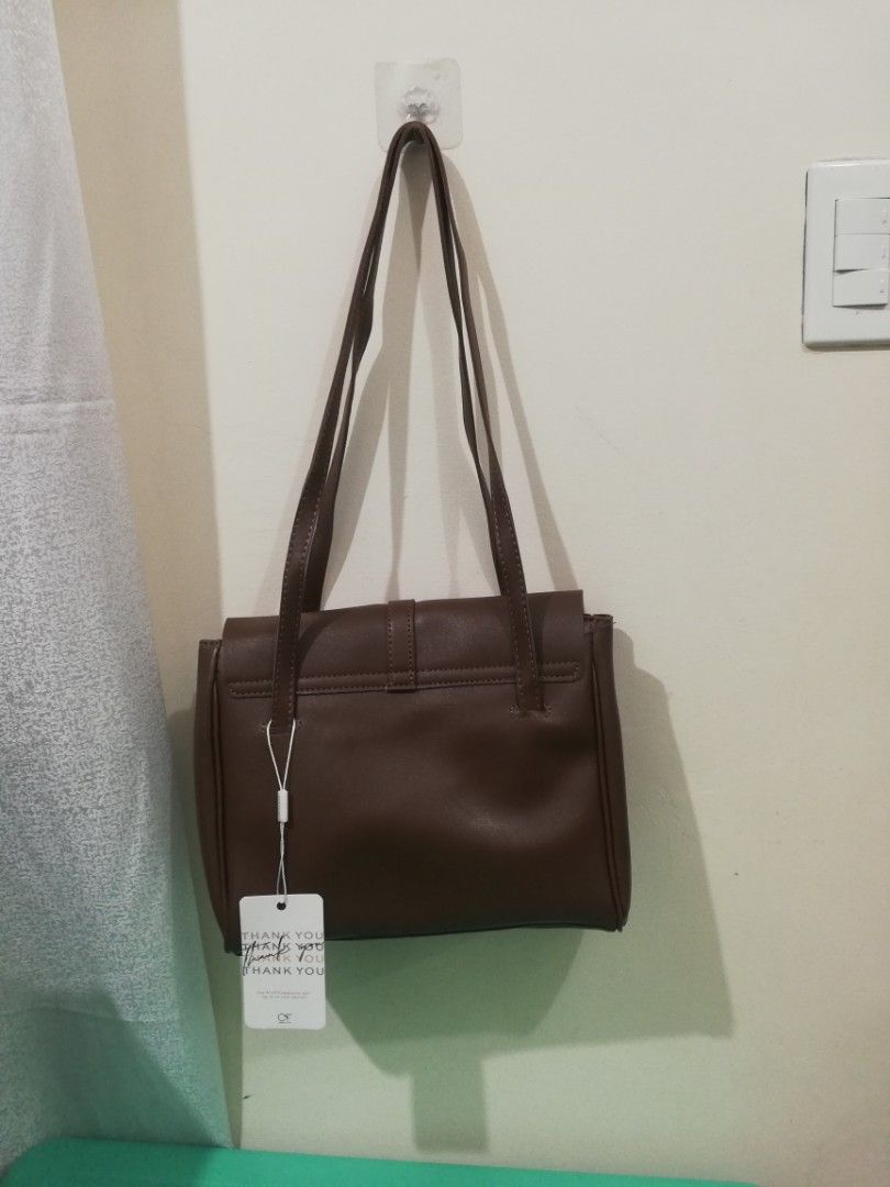 Cocoxfifi Hanne Bag (Category: Shoulder Bags) located in Pasig City. Submitted by mryln (Listing ID 1316804327, Image 2). Description: Hindi pa nagagamit Brand new, no sign of usage Brand:Cocoxfifi With dust bag What you see is what you get Model: Hanne Pickup only through courier booking such as Grab or Lalamove Pickup location: Pasig.