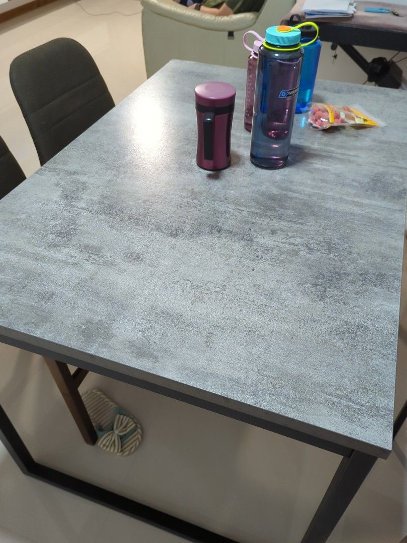 Dining Table (Category: Tables & Sets) located in Singapore. Submitted by guyyy (Listing ID 1316754628, Image 1). Description: .