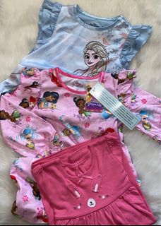 (Category: ) located in . Submitted by hellonewwvrdrobe (Listing ID 1316797336, Image 1). Description: .