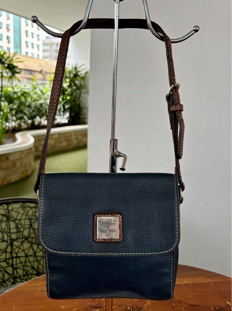 Dooney & Bourke Saffiano Letter Carrier (Category: Cross-body Bags) located in Pasig City. Submitted by lexans_bentables (Listing ID 1316681142, Image 2). Description: Authentic Dooney & Bourke Saffiano Letter Carrier bag ❣️ CLEARANCE SALE ❣️ - saffiano leather - magnetic snap enclosure - one outside pocket, one inside zip pocket - 7.25 in x 2.75 in x 7.25 in - normal signs of use (e.g., scratches) - no peeling or cracking parts NOTE❗️❗️❗️ - inte