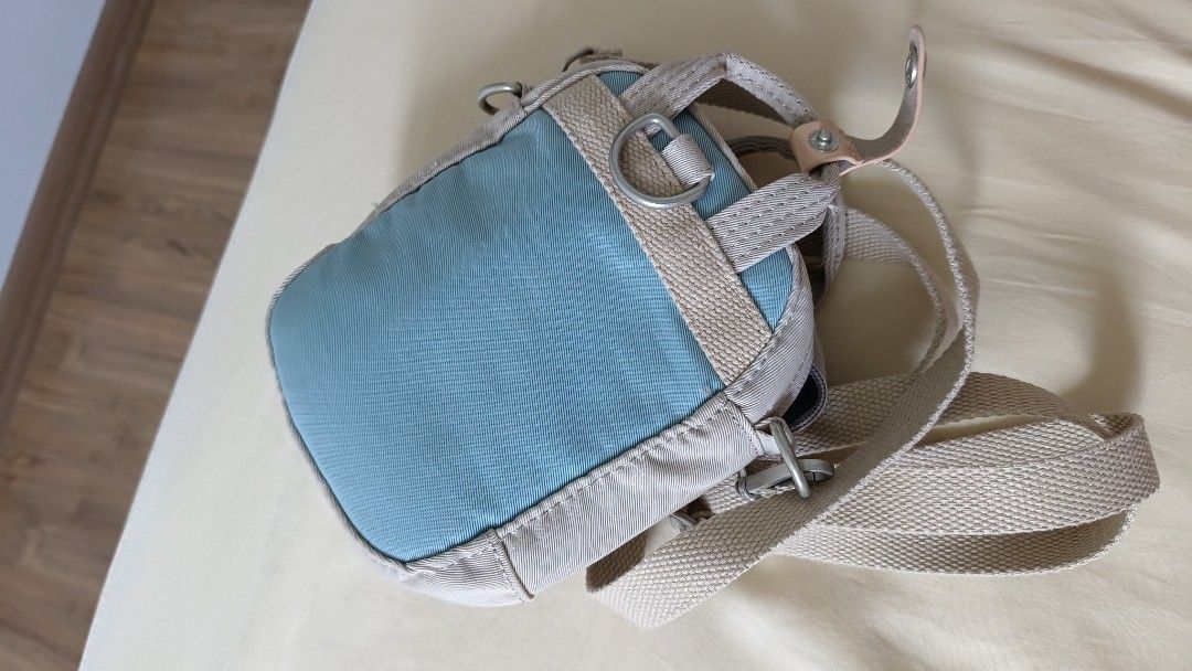 Doughnut messenger bag top