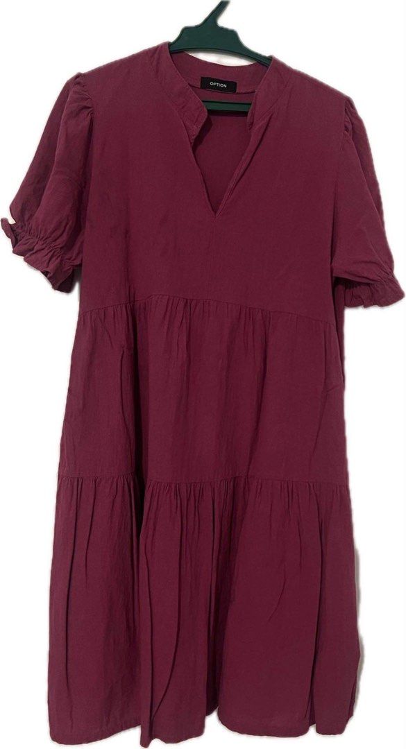 Dress for sale (Category: Dresses) located in Las Pinas. Submitted by basha0713 (Listing ID 1316635425, Image 2). Description: Selling my personal preloved dress. Used for for maximum of 3times. Bagay sa mga tall girls since long dress (olive green, blue, brown) Magenta and white is still ok for short girls (5ft) Size is medium to large (nagamit ko pa nung preggy ako).