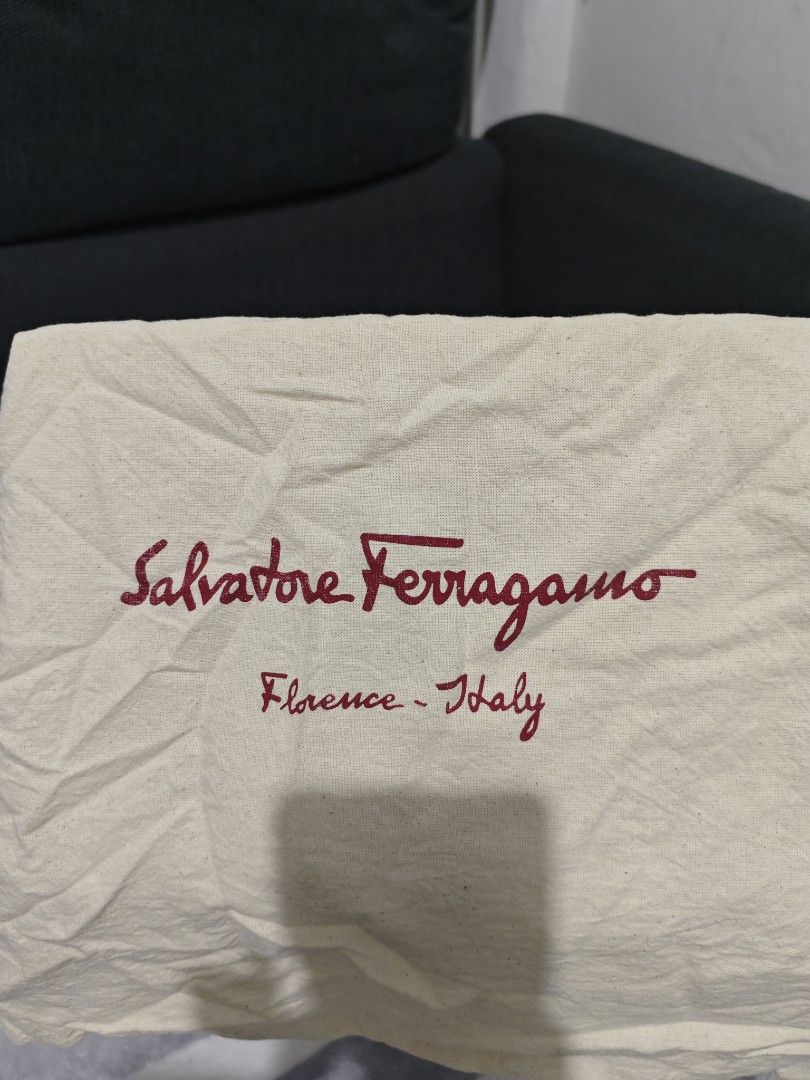 DUSTBAG Salvatore Ferragamo (Category: Luxury Bags & Wallets) located in Imus. Submitted by mcsclothing (Listing ID 1316731151, Image 3). Description: DUSTBAG BRAND: Salvatore Ferragamo H: 48cm L: 57cm CONDITION: 8/10 PRICE: 300.