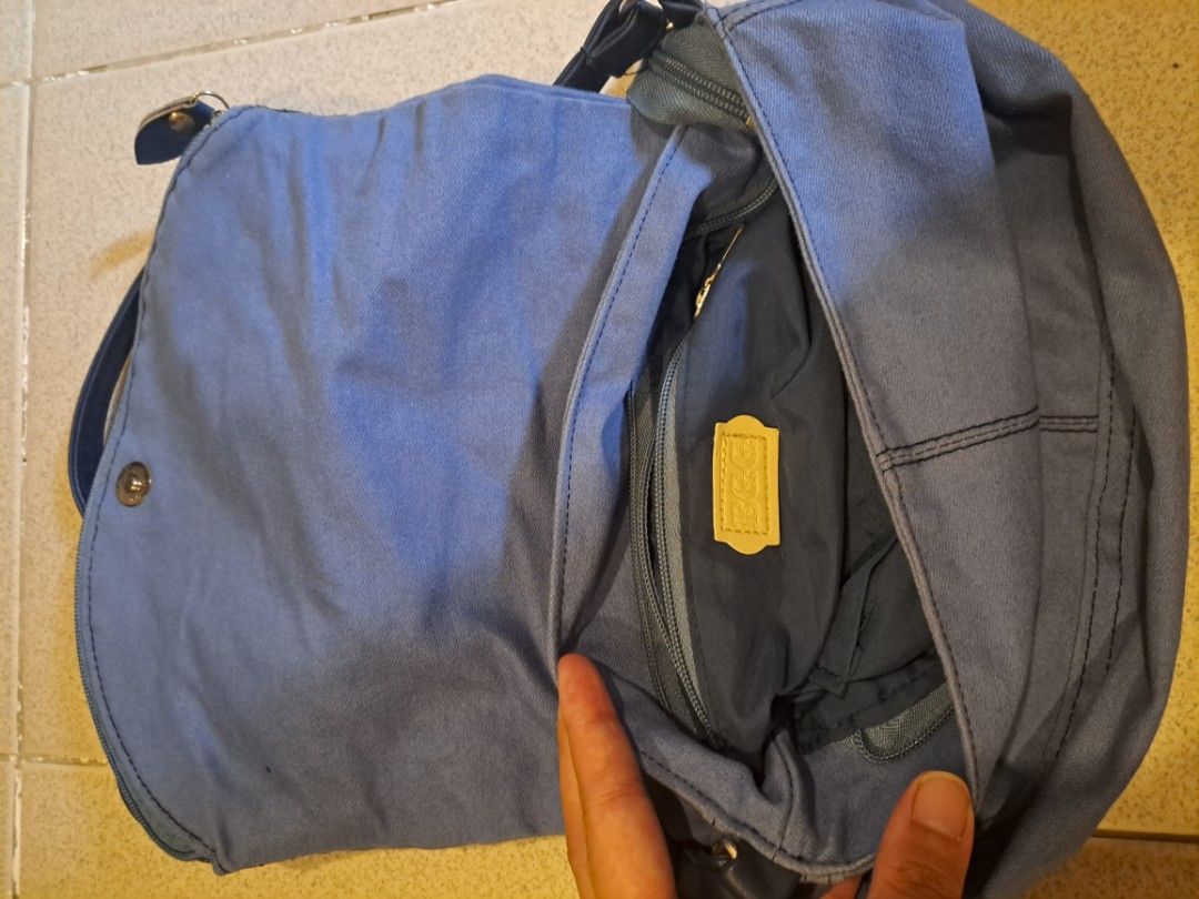 EGG Blue bag (Category: Cross-body Bags) located in San Juan City. Submitted by cheesecakee09 (Listing ID 1316697085, Image 3). Description: used once.