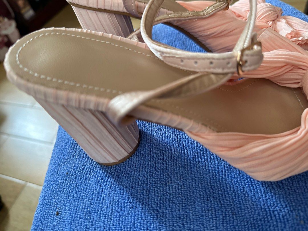 Elegant Bowknot block high heels pink size 8 (Category: Heels) located in Quezon City. Submitted by nixieeee (Listing ID 1316670882, Image 3). Description: Used for reception Bought online for almost 2 k Very comfortable, lace ribbon Around 1.5 heels Location: near San Mateo Rizal.