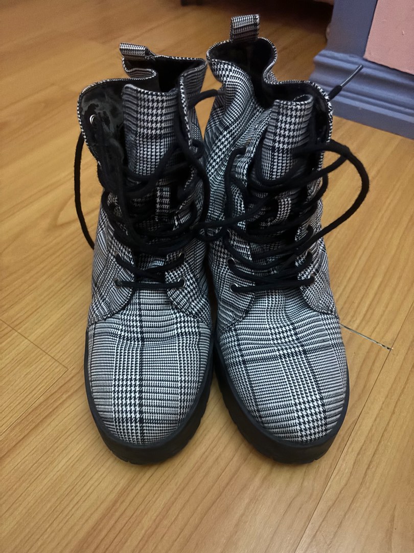 Forever 21 Boots Women s Fashion Footwear Boots on Carousell